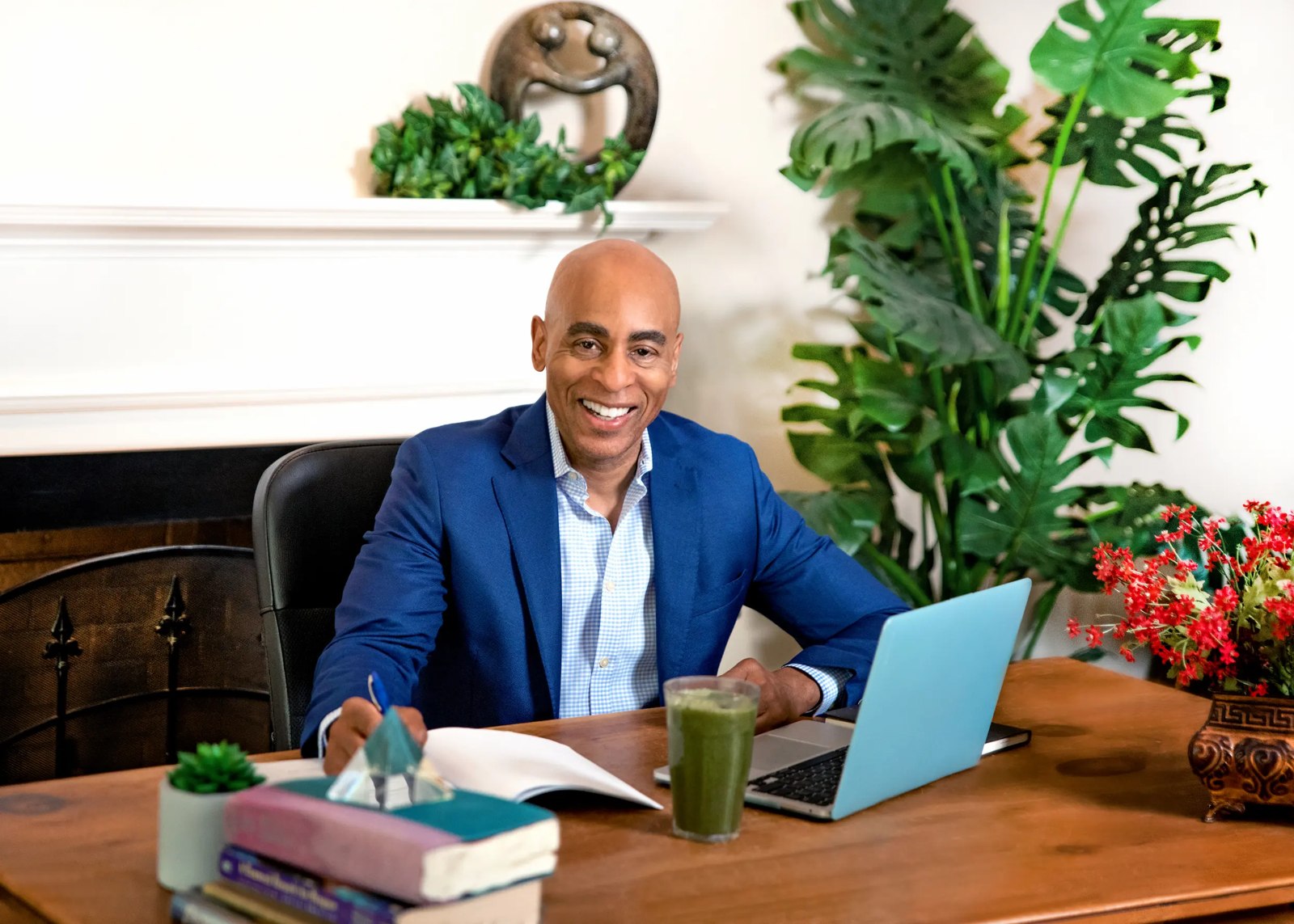 Terry Henry giving 1:1 online dating coaching at his desk